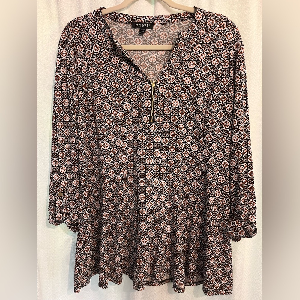 Roz & Ali Coral, Black & White Shirt